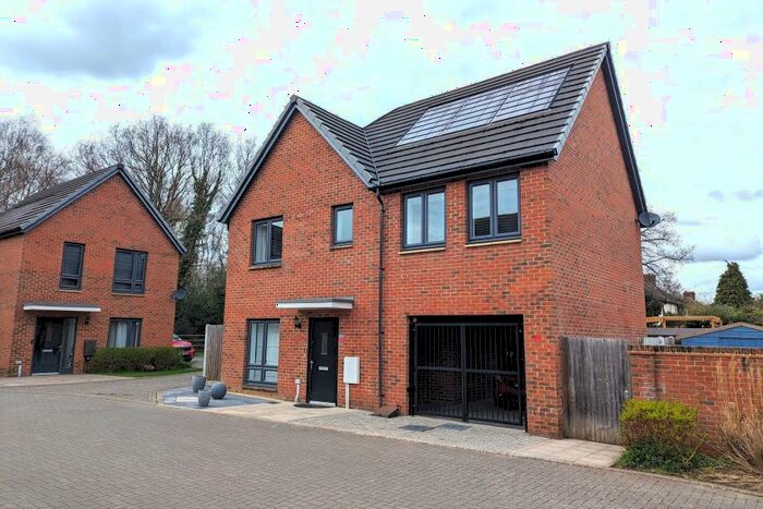 4 Bedroom Detached House To Rent In Westfield, Woking, GU22