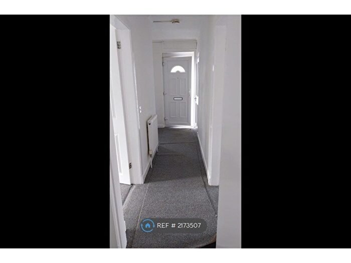 3 Bedroom Flat To Rent In Merton Drive, Glasgow, G52