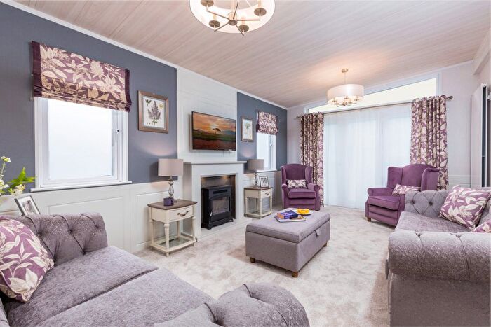 2 Bedroom Mobile/park Home For Sale In Chester Road, Oakmere, Northwich, CW8