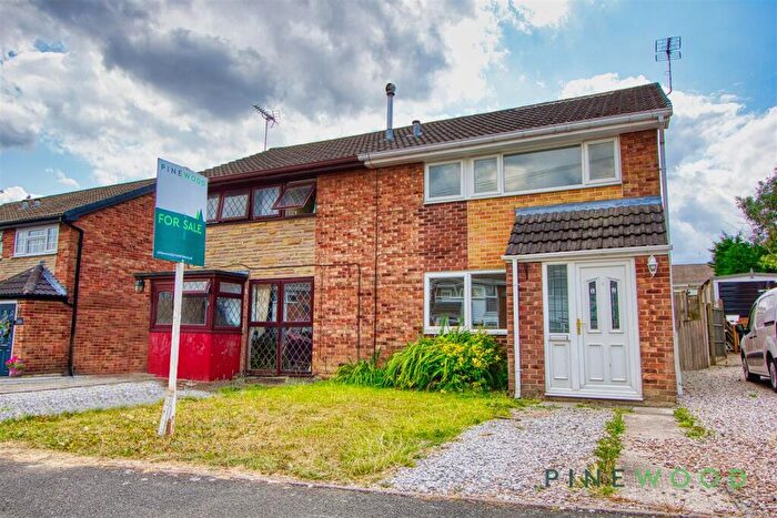 3 Bedroom Semi-Detached House For Sale In Cornwall Drive, Grassmoor, Chesterfield, Derbyshire, S42