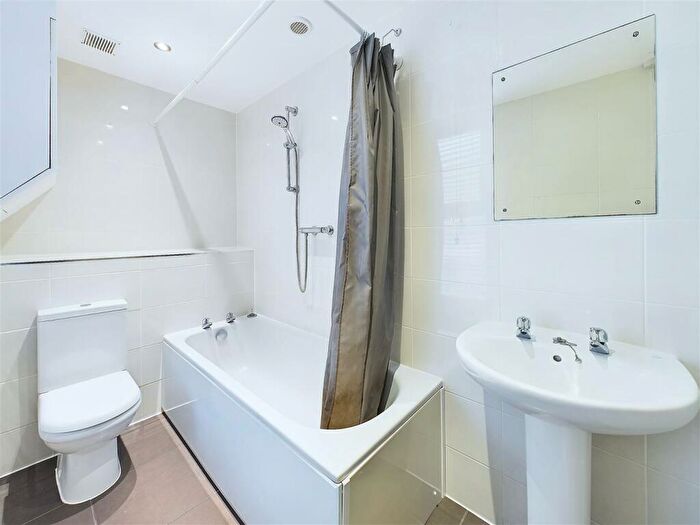 2 Bedroom Flat To Rent In A Chesterfield Road, Sheffield, S8