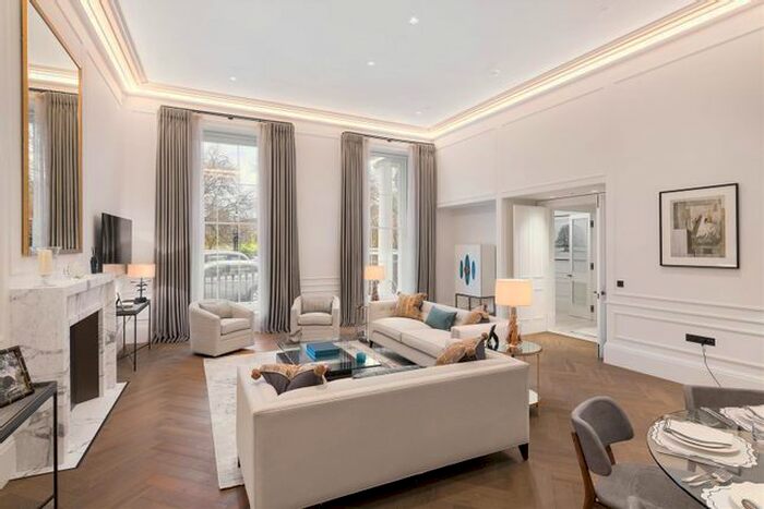 2 Bedroom Flat To Rent In Park Crescent, London, W1B