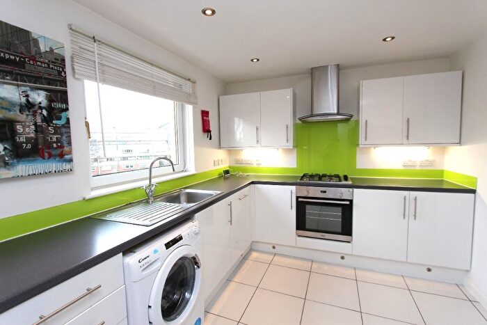 2 Bedroom Flat To Rent In Northfield Grove, Edinburgh, EH8