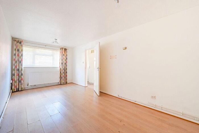 3 Bedroom Terraced House For Sale In Vandome Close, Canning Town, London, E16