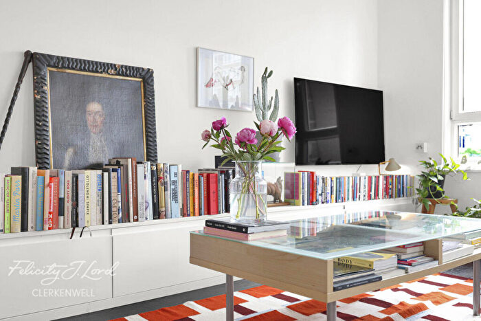 3 Bedroom Apartment For Sale In Bath Street, London, EC1V - Photo 9