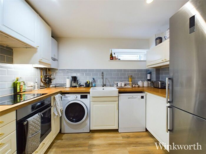 2 Bedroom Flat To Rent In Mount Park Crescent, London, W5