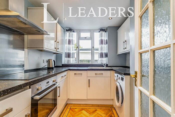 2 Bedroom Flat To Rent In College Court, Ashburton Road, CR0