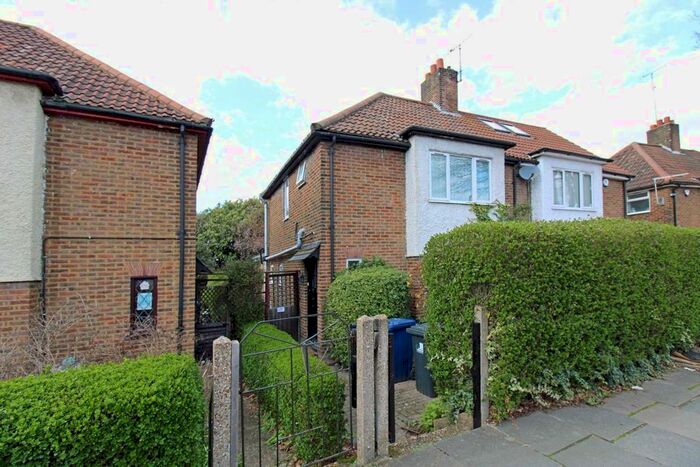 3 Bedroom Property To Rent In Noel Road, London, W3