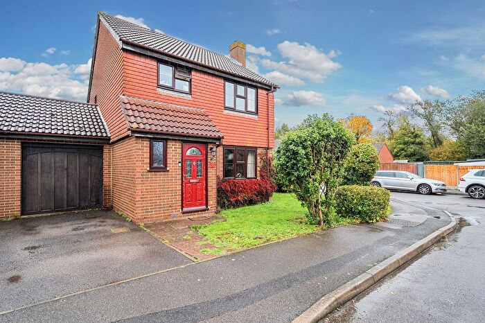 3 Bedroom Link Detached House For Sale In Willowside, Snodland, Rochester, Kent., ME6