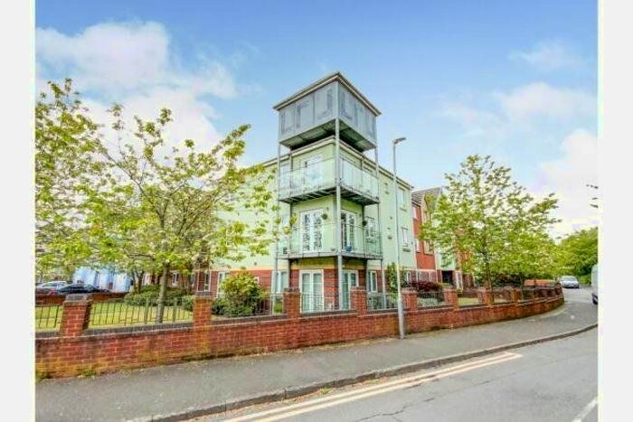 2 Bedroom Flat To Rent In Hurstbourne Crescent, Wolverhampton, West Midlands, WV1