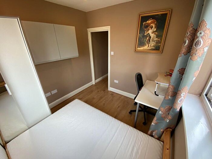 4 Bedroom Semi Detached House To Rent In Broadlands Road, Southampton, SO17