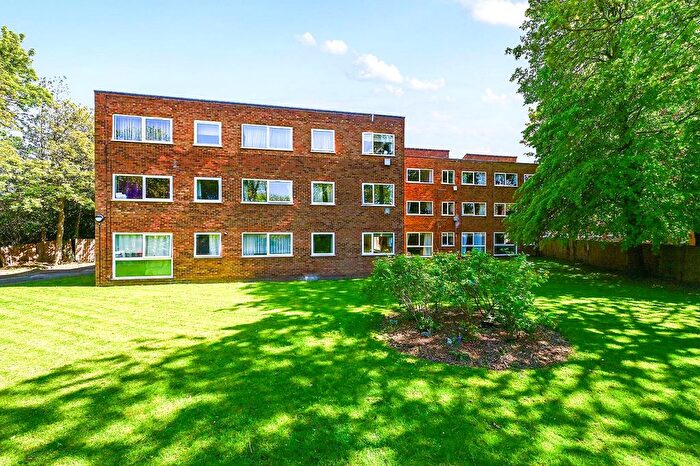 2 Bedroom Flat For Sale In Rosefield Road, Staines, Surrey, TW18