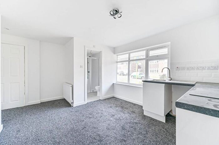 Studio To Rent In Crossways Road, Mitcham, CR4