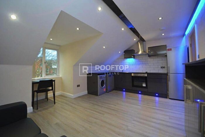 4 Bedroom House To Rent In Victoria Road, Leeds, LS6