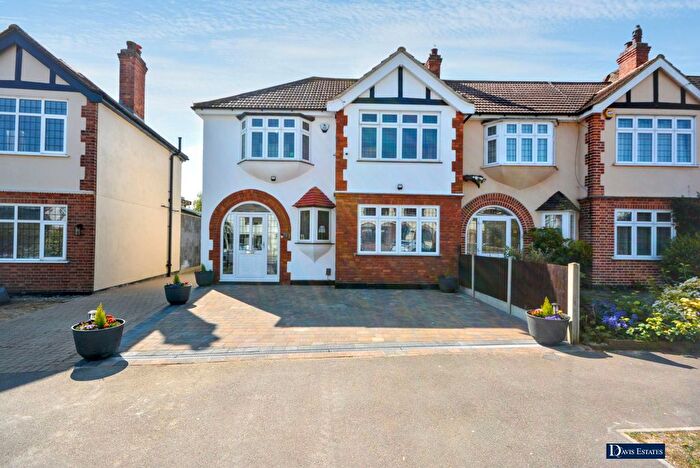 3 Bedroom Semi Detached House For Sale In The Drive, Harold Wood, RM3