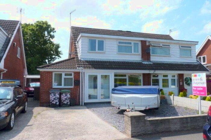 4 Bedroom Semi-Detached House To Rent In Hillary Road, Wirral, CH62