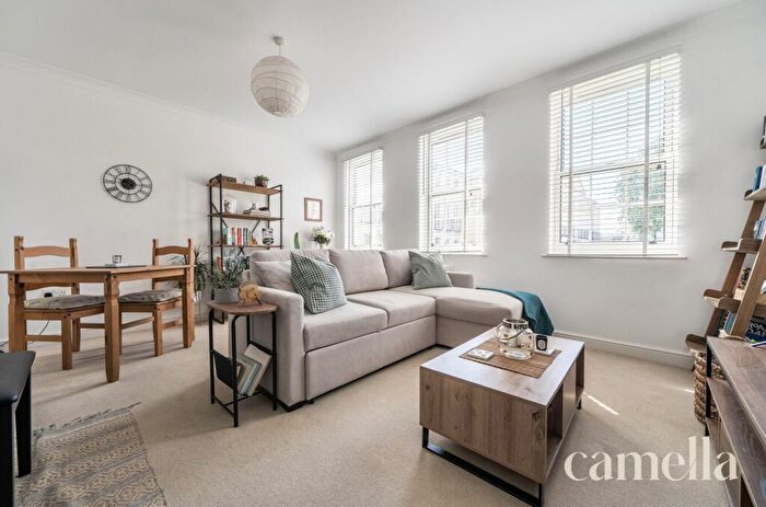 2 Bedroom Flat For Sale In Horstmann Close, Bath, BA1