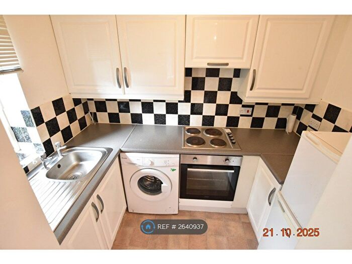 Studio To Rent In Hart Hill Drive, Luton, LU2