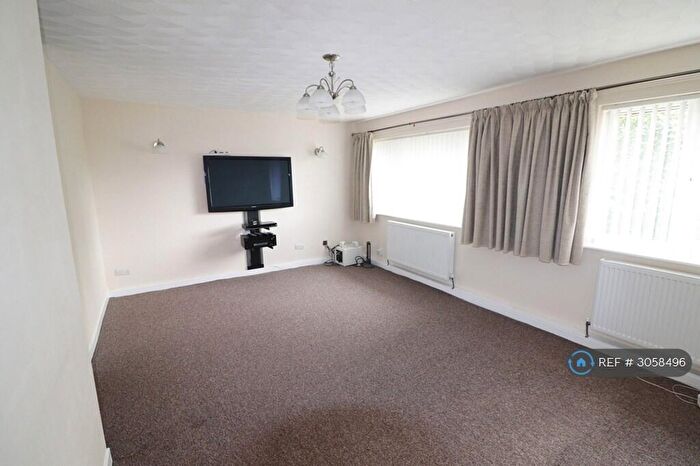 2 Bedroom Flat To Rent In Crosby, Liverpool, L23
