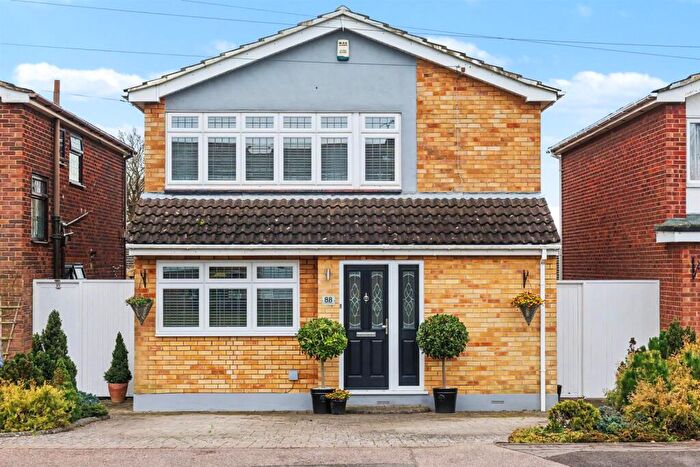 3 Bedroom Detached House For Sale In Orchard Avenue, Hockley, SS5