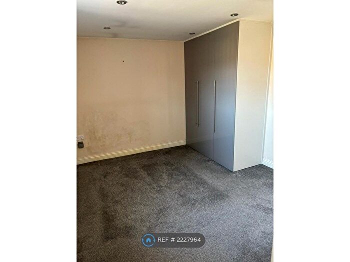 2 Bedroom End Of Terrace House To Rent In Belmont, Slough, SL2
