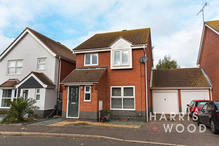 3 Bedroom Detached House For Sale In Lulworth Close, Clacton-On-Sea, Essex, CO15