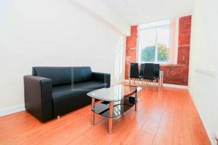 1 Bedroom Flat To Rent In Canal House, Bradford, BD1