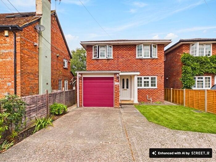 4 Bedroom Detached House For Sale In Franklin Avenue, Tadley, RG26