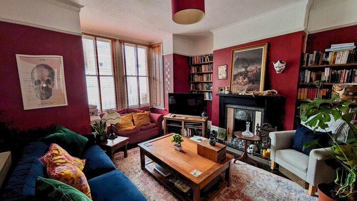 3 Bedroom Flat To Rent In Nelson Road, Hastings, TN34