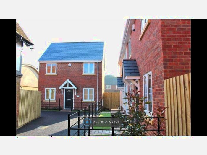 2 Bedroom Detached House To Rent In Highcliffe Mews, Highcliffe, BH23
