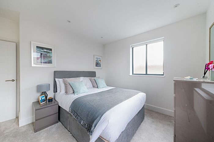 1 Bedroom Flat For Sale In Vicarage Road, Watford, WD18