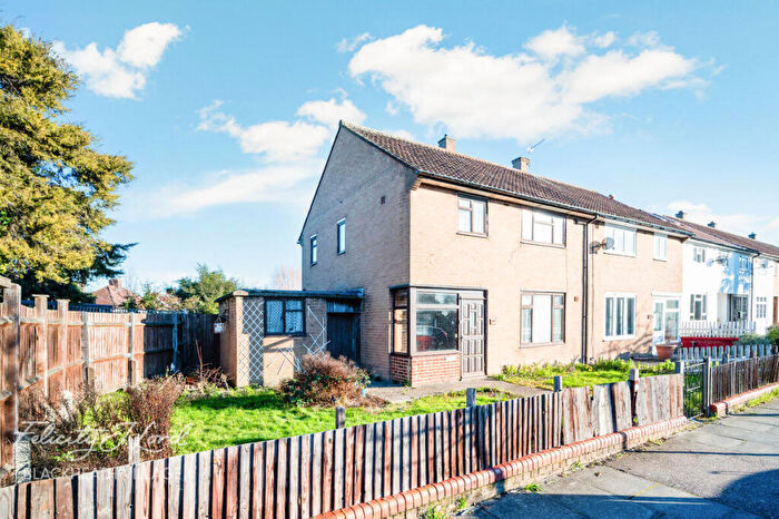 3 Bedroom Semi Detached House For Sale In Brook Lane, London, SE3