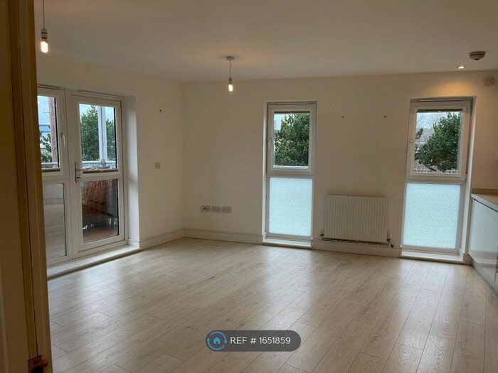 3 Bedroom Flat To Rent In Eaton House, Southampton, SO14