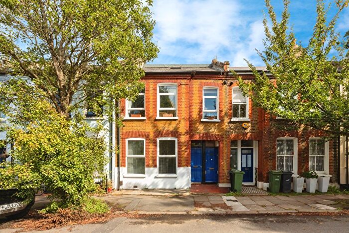 2 Bedroom Maisonette To Rent In Crimsworth Road, London, SW8