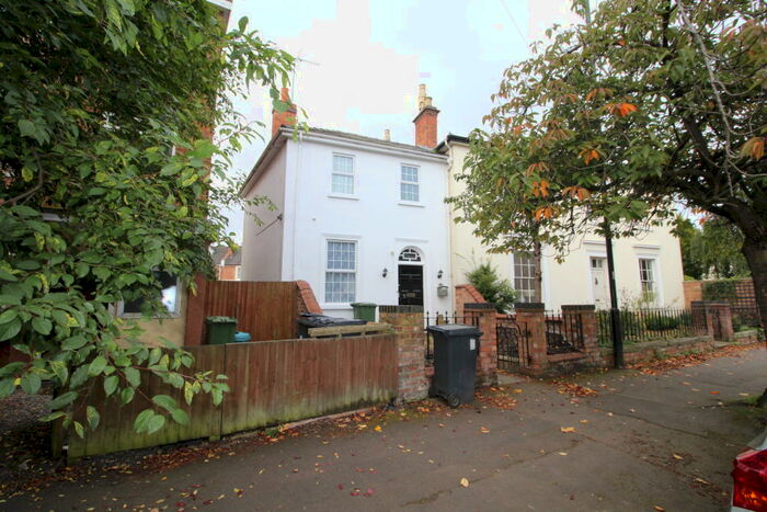 4 Bedroom Terraced House To Rent In B Willes Road, Leamington Spa, CV31