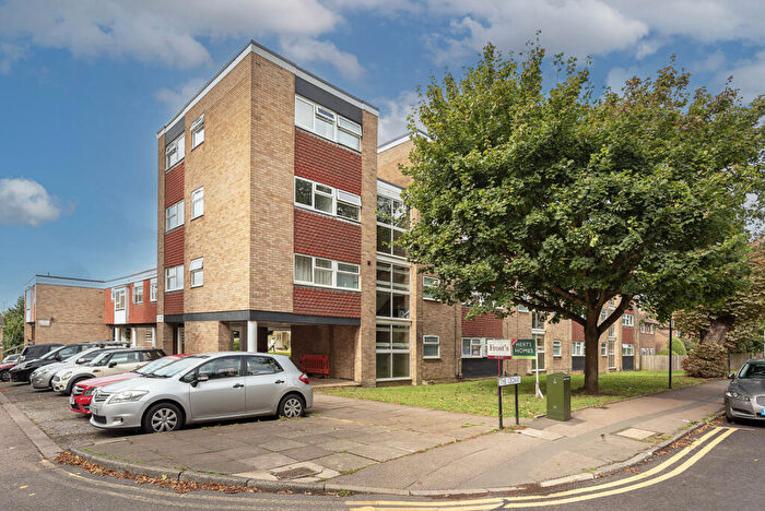 1 Bedroom Apartment To Rent In The Cedars, Milton Road, Harpenden, Hertfordshire, AL5