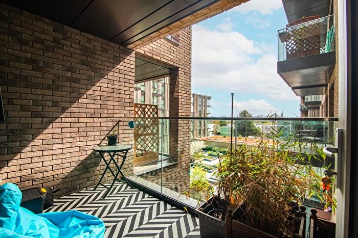2 Bedroom Flat For Sale In Coster Avenue, London, N4