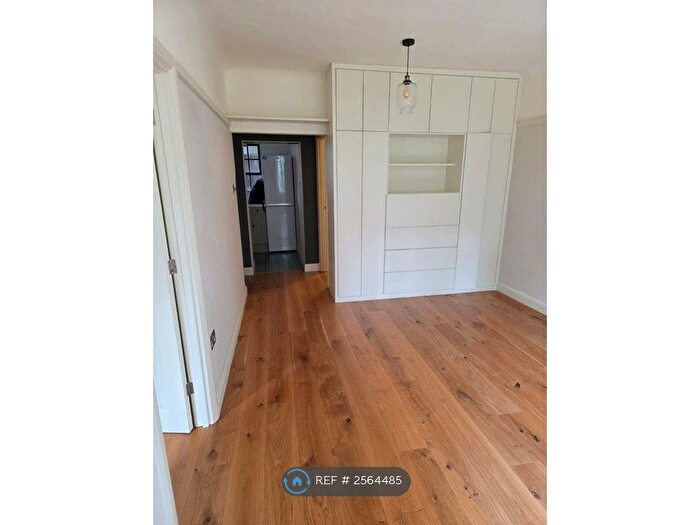 2 Bedroom Flat To Rent In Hillsborough Court, London, NW6