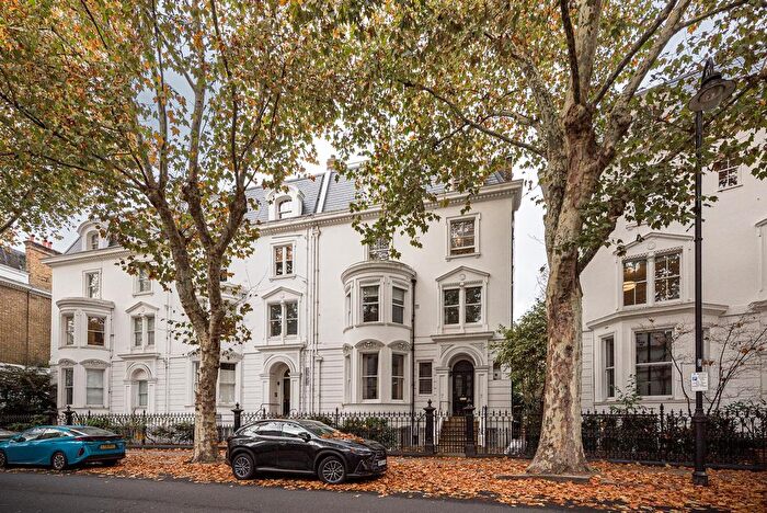 2 Bedroom Flat For Sale In Gledhow Gardens, London, SW5