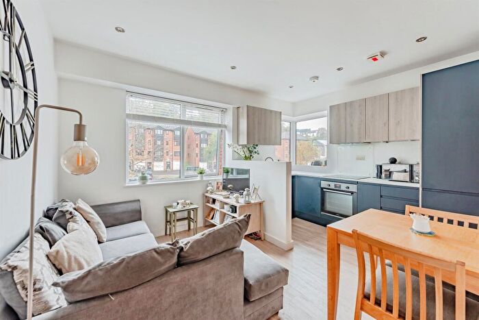 1 Bedroom Apartment For Sale In Brighton Road, Redhill, RH1