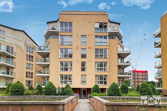 3 Bedroom Apartment To Rent In Dovecote House, Water Garden Square, Canada Water, London, SE16