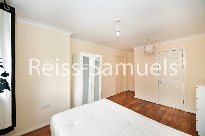 5 Bedroom Town House To Rent In Cyclops Mews, Canary Wharf, London, E14