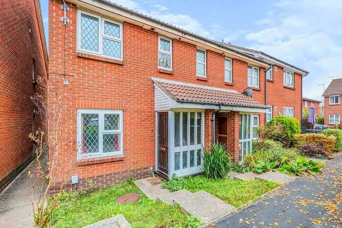 1 Bedroom Flat To Rent In Arragon Court, Waterlooville, Hampshire PO7