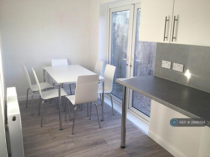 6 Bedroom Terraced House To Rent In Rokells, Basildon, SS14