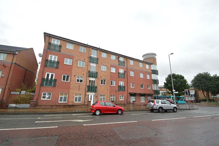 2 Bedroom Flat To Rent In Chorlton Road, Hulme, Manchester, M15