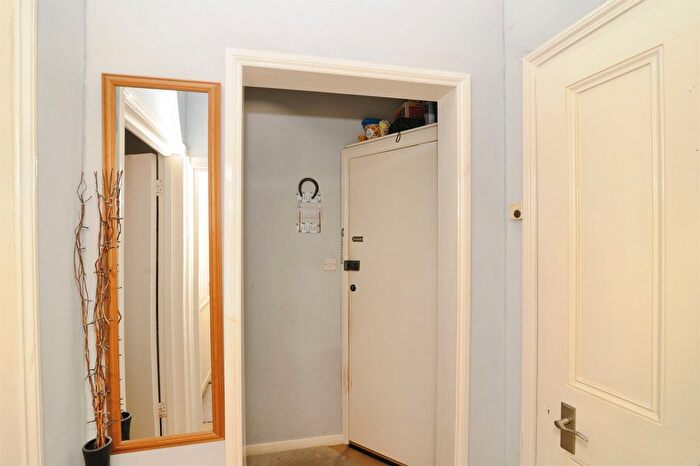 1 Bedroom Flat For Sale In Carisbrooke Road, St. Leonards-On-Sea, TN38