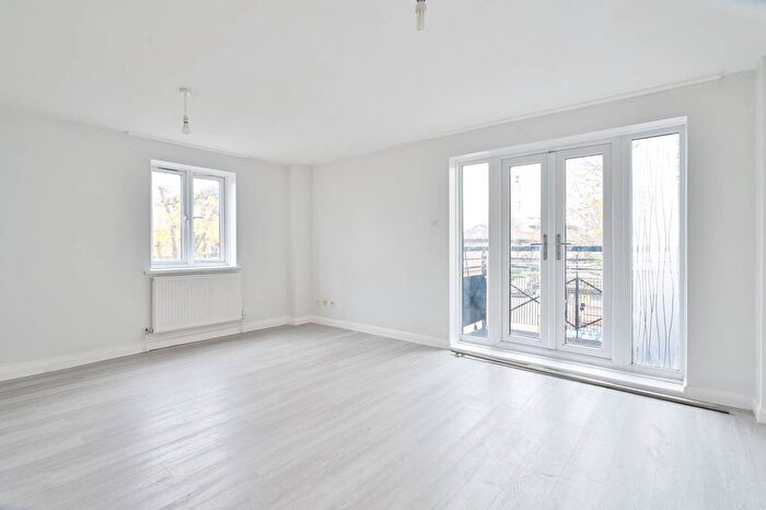2 Bedroom Flat To Rent In Gleneagles Close, South Bermondsey, London, SE16