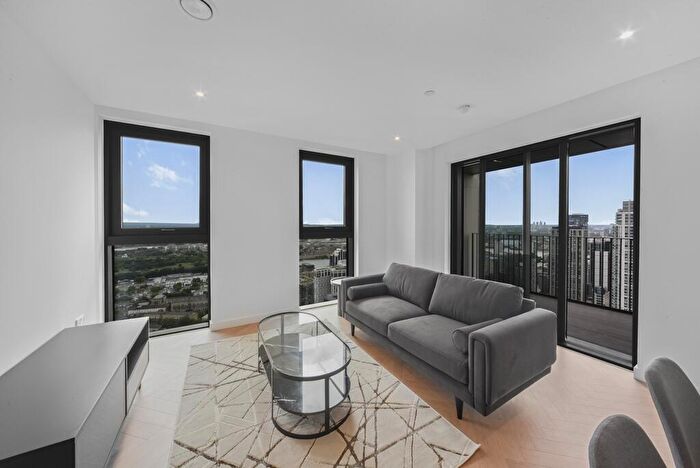 2 Bedroom Apartment To Rent In One Thames Quay, Marsh Wall, E14