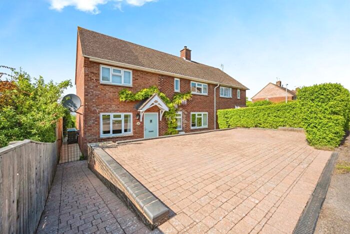 4 Bedroom Semi-Detached House For Sale In Hampden Road, Wendover, Aylesbury, HP22