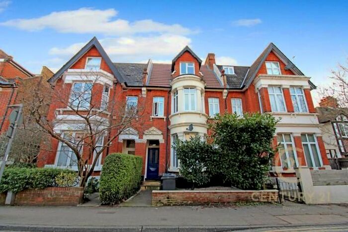 1 Bedroom Flat To Rent In King Charles Road, Berrylands, Surbiton, KT5